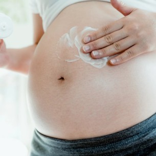 Njega kože u trudnoći: Šta je sigurno koristiti, a šta bi trebalo izbaciti iz rutine