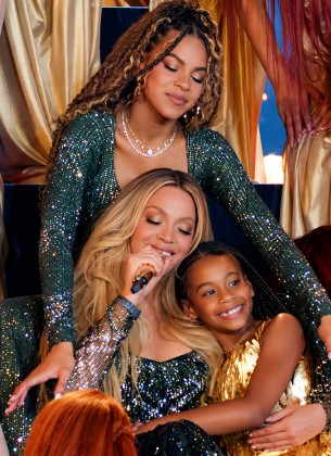 Beyoncé na pozornicu pozvala kćerke Blue Ivy i Rumi, a razlog okupljanja je dirljiv