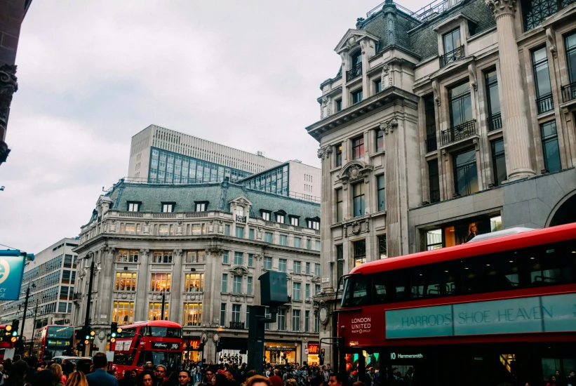 London mijenja jednu od svojih najpoznatijih ulica: Shopping bez automobila na Oxford Streetu
